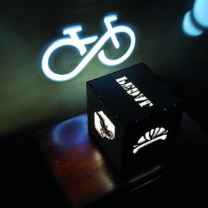 Luminária Cubo Refletiva Bike