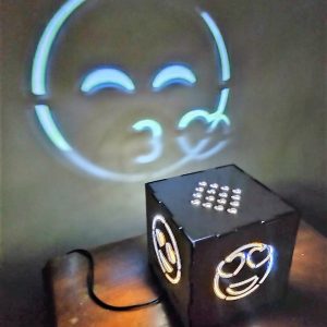 Luminária Refletiva Cubo Emojis Apaixonados
