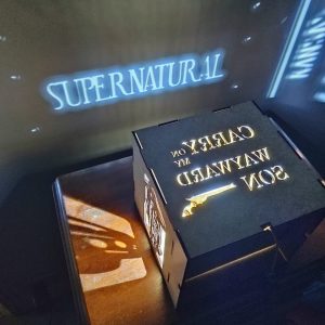 Luminária Refletiva Cubo Supernatural